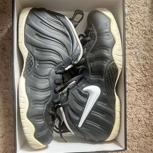 Dr Dooms Foamposite Pro Size 12 Black and White